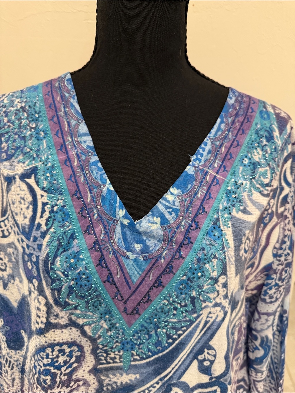 Chico’s blue paisley embellished V-neck tunic/blouse. - Picture 2 of 9
